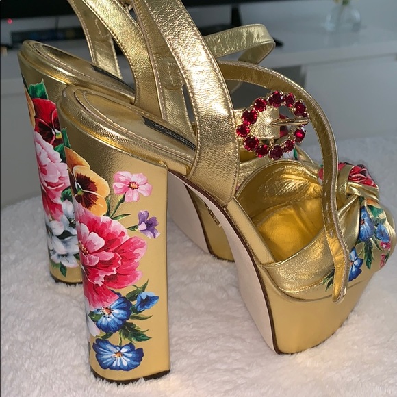 Beautiful dolce gabbana gold plataforma 😍 - Picture 2 of 6